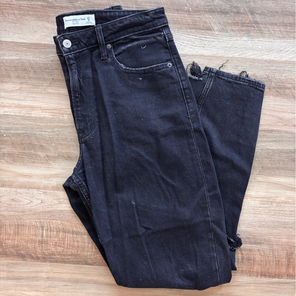 Abercrombie & Fitch High Rise Curve Love Mom Jeans